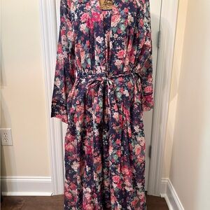 Papinelle Women's Robe and nightgown set.